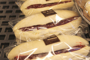 boulangerie gout（ブーランジュリーグウ）春恋コッペ練乳＆ジャムサンド