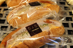 boulangerie gout（ブーランジュリーグウ) 春恋ドッグ〜コロッケパン