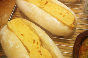 boulangerie gout（ブーランジュリーグウ) だし巻き卵の春恋ドッグ
